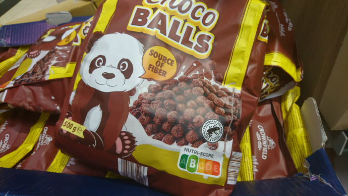 Nutri-score jelöléssel ellátott reggelizó pehely egy budapesti Lidl üzletben. Fotó: G7