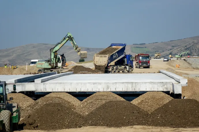 Zajlanak a munkálatok az A3-as autópálya maroskecei csomópontjánál – Fotó: Pro infrastruktúra Egyesület
