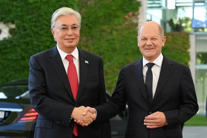 Kazah elnök: Németországnak nem kell attól tartania, hogy Kazahsztán segít Moszkvának kijátszani a szankciókat