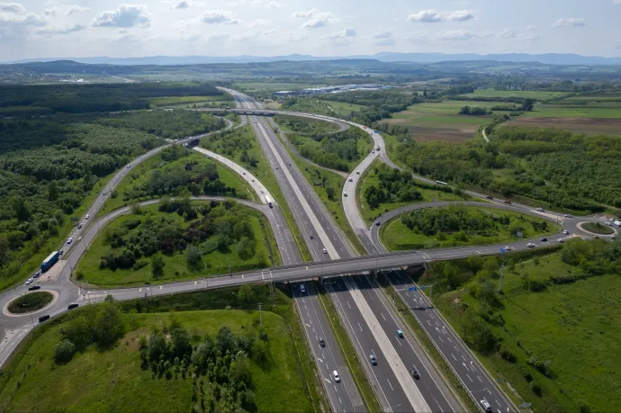 Hivatalos: jövőre 57 ezer forint lesz az éves autópálya-matrica