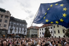 A végén még le is győzheti Ficót a szlovák „Momentum”, de Szlovákia sorsát az dönti el, kiknek nem sikerül bejutnia a parlamentbe