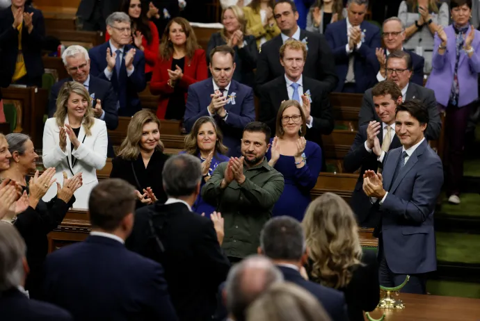 Zelenszkijt tapsolják meg a kanadai parlamentben – Fotó: Blair Gable / Reuters