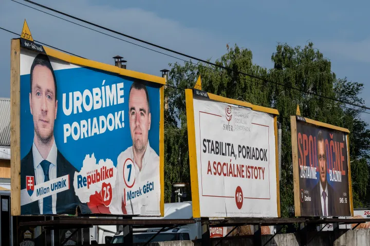 Választási plakátok Pozsonyban – Fotó: Tomas Tkacik / SOPA Images / LightRocket / Getty Images