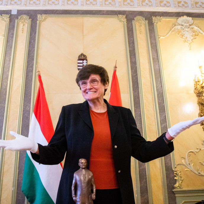 „Anyukám mindig meghallgatta a rádióban, hogy ki kapta a Nobel-díjat. Hát most összejött” – mondta Karikó Katalin díja után a G7-nek