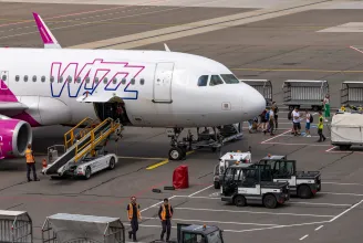 Több tízezer utast érintettek a Wizz Air idén nyári járattörlései, 20 százalékuk volt romániai