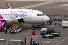 Több tízezer utast érintettek a Wizz Air idén nyári járattörlései, 20 százalékuk volt romániai