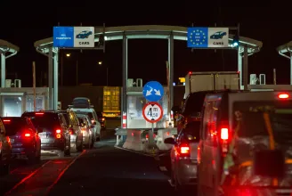 1500 eurót követelt két magyar vámos, hogy átengedjen egy kamionsofőrt Romániába, letartóztatták őket