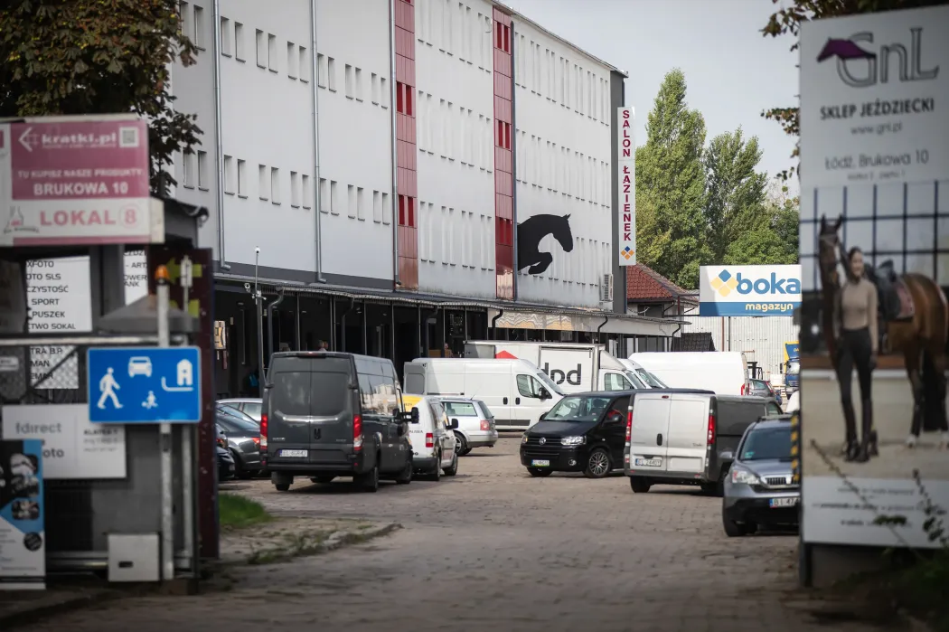 A Joan nevű cég łódźi varrodájának bejárata – Fotó: Jakub Włodek / Gazeta Wyborcza / Telex
