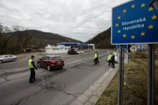 Slovakia temporarily reintroduces checks at border with Hungary