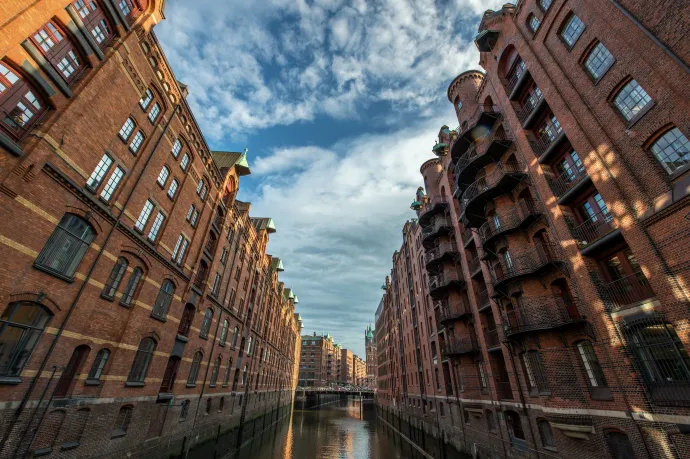 A világ legnagyobb, facölöpökre épült raktárvárosa Fotó: Mediaserver Hamburg / Christian Spahrbier