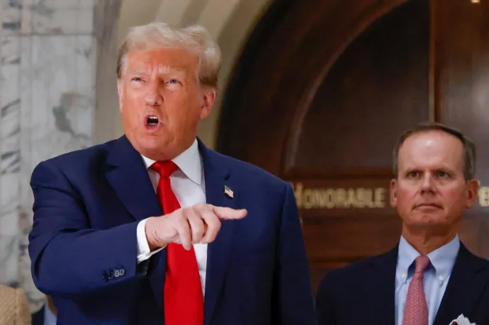 A bíróságon ülő Trump megint kipottyant a Forbes 400 leggazdagabb amerikait tartalmazó listájáról
