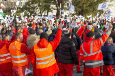 Magasabbak lennének a bérek Magyarországon, ha több tagja lenne a szakszervezeteknek?