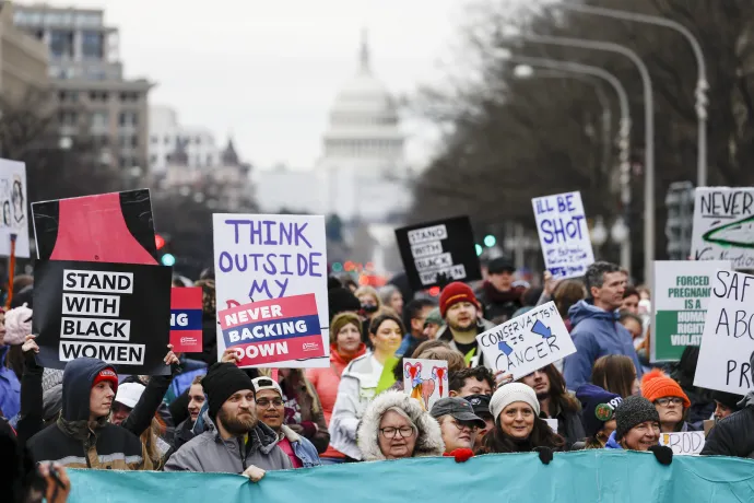 Az abortuszhoz való hozzáférés korlátozása elleni tüntetési menet Washingtonban 2023 januárjában – Fotó: Anna Moneymaker / Getty Images
