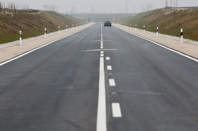 GVH: Az egész országban felosztották az útjelfestést és a közúti táblázást