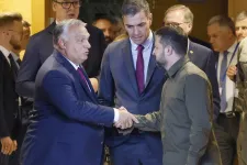 Orbán Viktor kezet fogott Zelenszkijjel Granadában