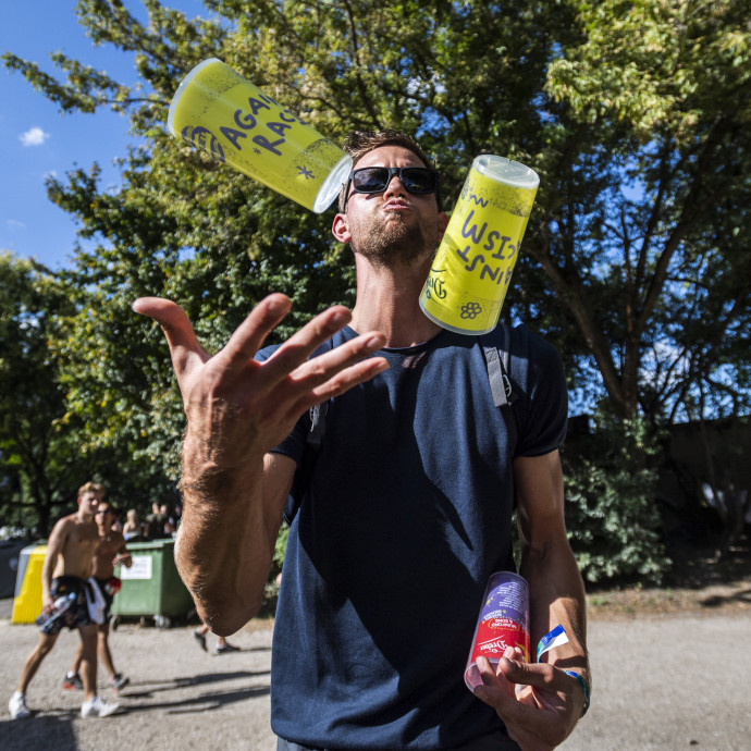 Hiába utálják sokan, a repoharas biznisz egyre több profitot termel