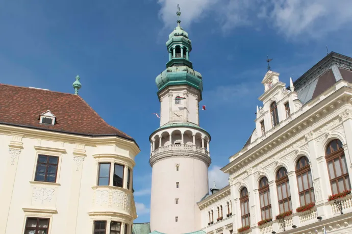 Rendőrt rúgott fejbe egy román férfi Sopronban, őrizetbe vették