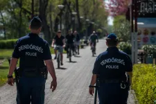 Testkamerát kapnak a magyar rendőrök