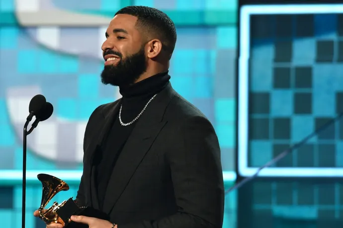 Drake gyomorproblémái miatt szünetelteti karrierjét