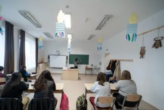 A magyar tanárok jutnak a leglassabban a fizetési létra csúcsára