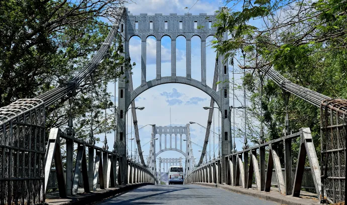 A régi Choluteca hidat felújítás után ma is használják – Fotó: Dunia Osorio / Getty Images