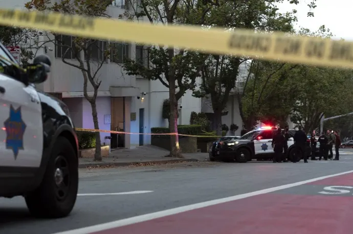 A kínai főkonzulátusnak hajtott egy autós San Franciscóban