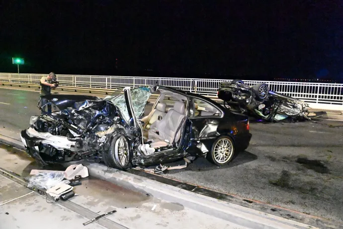 Összetört autók az Árpád hídi baleset után, 2023. július 1-jén – Fotó: Mihádák Zoltán / MTI