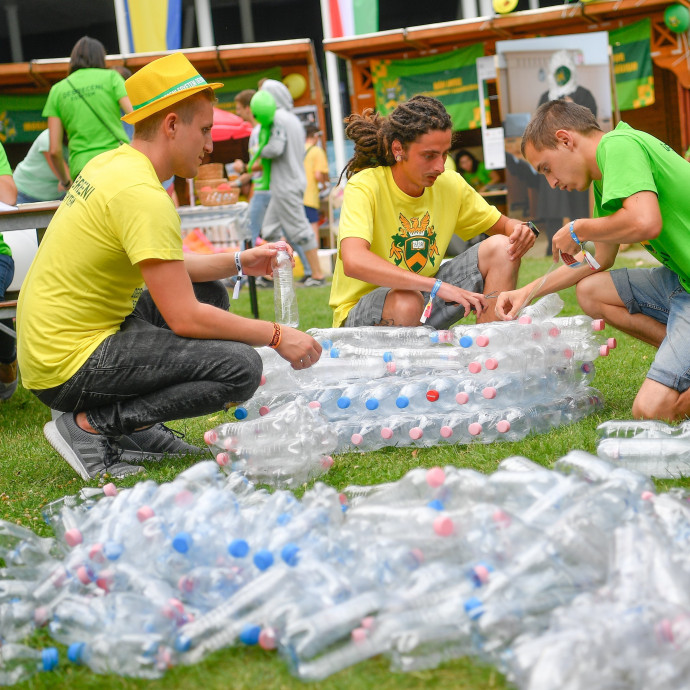 Eddig azt mondták, gyűrd össze a PET-palackot, most azt mondják, nehogy összegyűrd