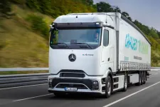 A Mercedes elektromos kamionja leszámolhat a dízelekkel