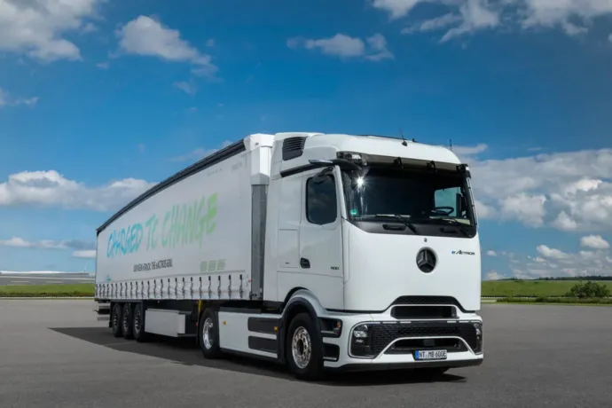 A Mercedes elektromos kamionja leszámolhat a dízelekkel