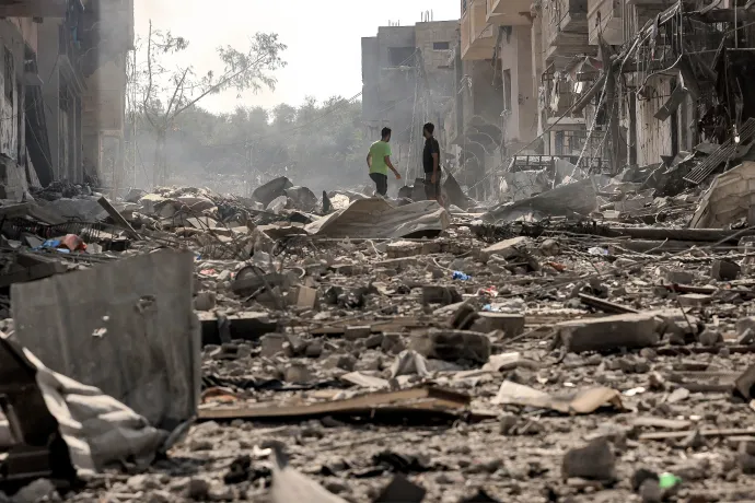 Bombázás romjai Gázában 2023. október 11-én – Fotó: Mahmud Hams / AFP