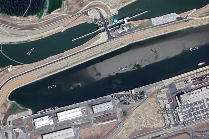 A Google-térképen is látszik, hogy egy hatalmas sártenger a kikötői meder középső része – Fotó: Google
