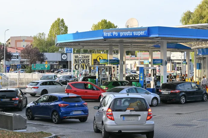 Ismerős? A választás előtt gyanúsan olcsó lett az üzemanyag, hiány és káosz lett belőle – csak most Lengyelországban