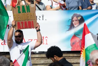 Az iráni nők jogaiért küzdő mozgalom is versenyben maradt egy uniós díjra, Musk kiesett