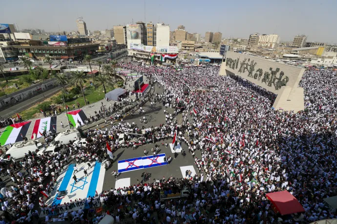 Tüntetők gyülekeznek a Tahrír téren egy Izrael ellenes tüntetésen Bagdadban 2023. október 13-án – Fotó: Ahmad Al-Rubaye / AFP