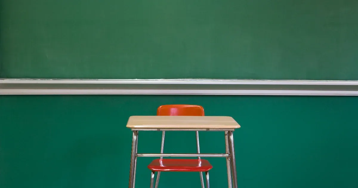 Jövő év végéig be kell vezetni az MI-oktatás az iskolákban, de a mostani feltételekkel ez nagyon nehéz lesz