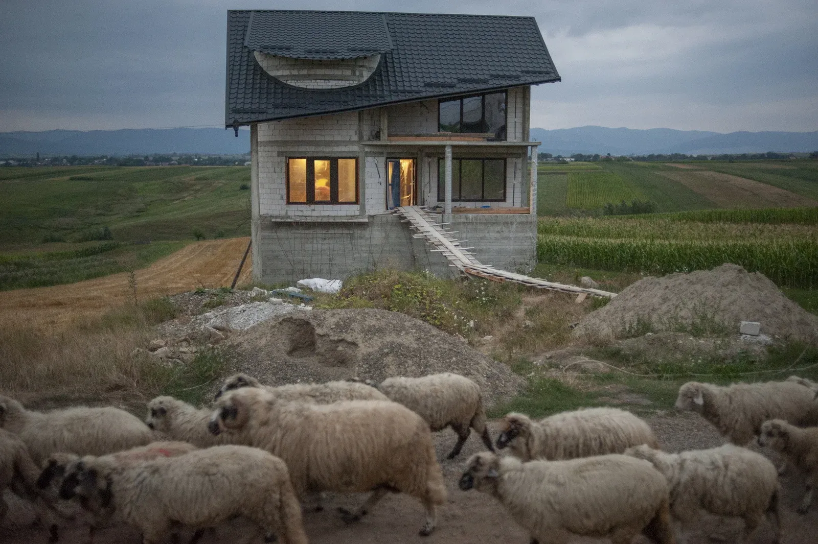 Kányaháza. Avasújfalutól nyugatra, az Avas-hegység nyugati oldalán fekvő település – Fotó: Petruț Călinescu