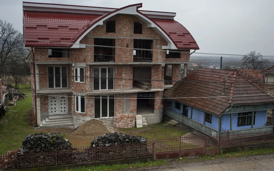 Mózesfalu. A Gherman nagyszülők öregháza mellé épül az unokák ikerháza – Fotó: Petruț Călinescu