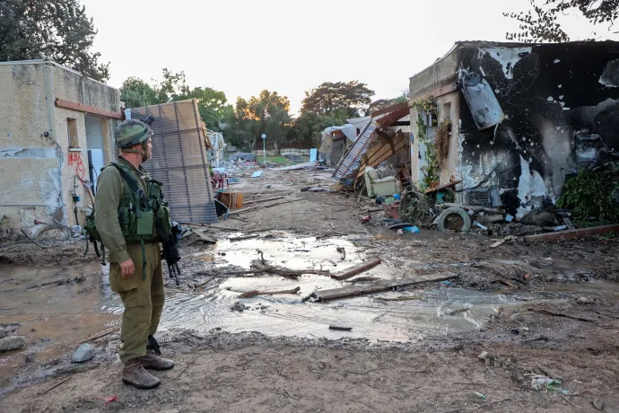 A Kfar Aza, egy másik kibuc maradványai a támadás után – Fotó: Gil Cohen-Magen / AFP or licensors