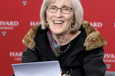 Már egy függöny is segíthet abban, hogy a nők gazdasági szerepe erősödjön