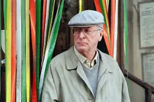 Michael Caine hivatalosan is visszavonul