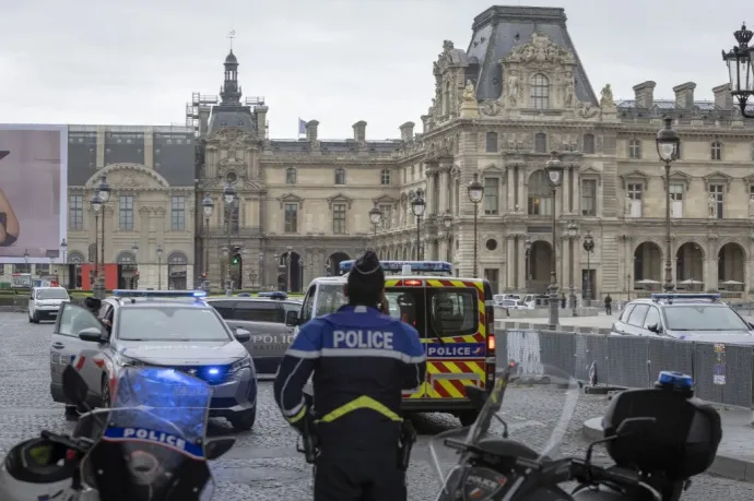 A legmagasabb szintű terrorkészültséget vezették be Franciaországban, 7000 katona fog a köztereken járőrözni