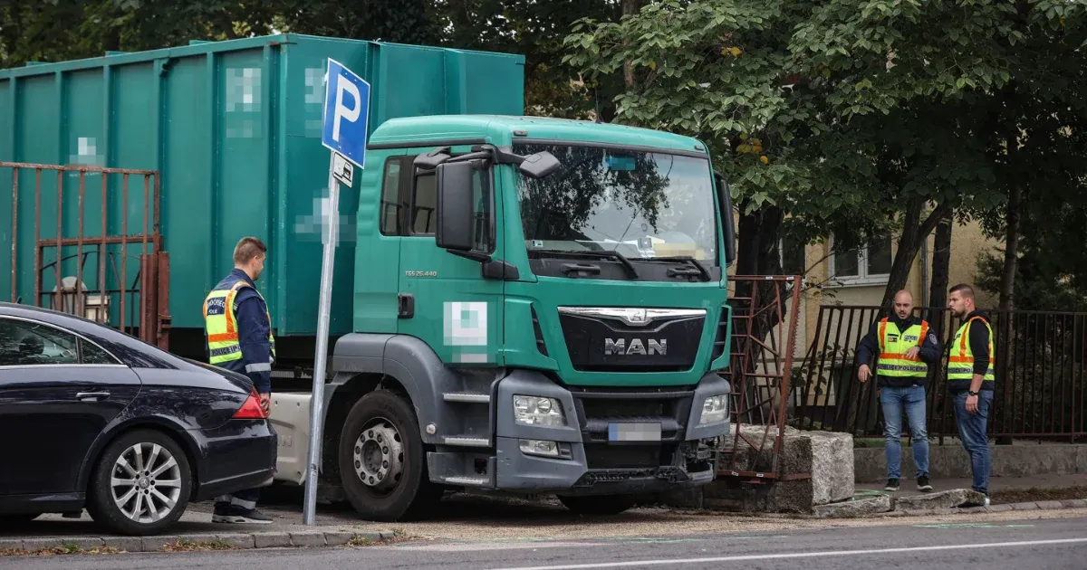 Egy kilógó alkatrész okozhatta annak a pesterzsébeti fiúnak a halálát, akire rádőlt a kőkerítés