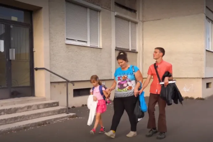 „Ez nem egy játékbaba” – mondták a látássérült Tamásnak és Kamillának első gyermekük születésénél