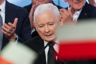 Exit poll: Kaczyński pártja az élen, de többségbe kerülhet Lengyelországban az ellenzék