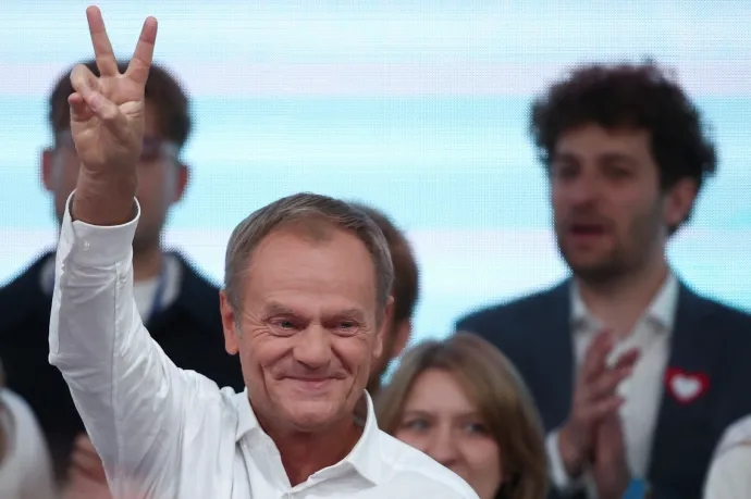 Donald Tusk a Polgári Koalíció vasárnap esti eredményváróján, az exit poll felmérés közzététele után – Fotó: Kacper Pempel / Reuters