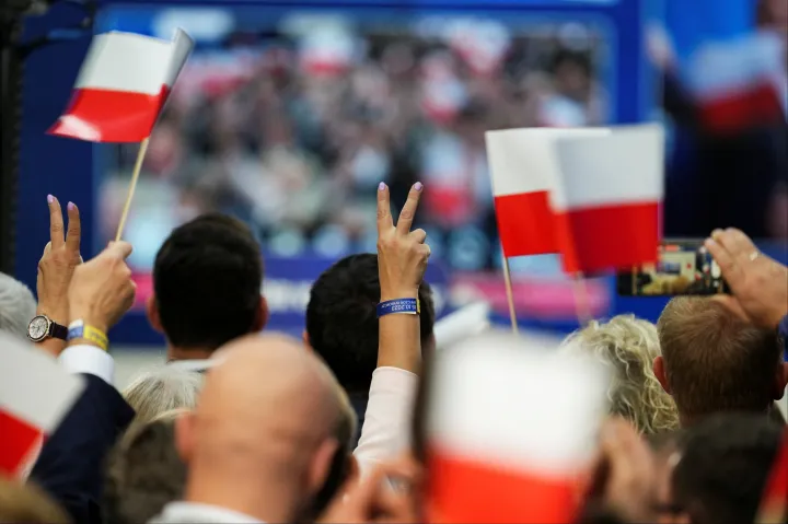 Lengyel választások: a szavazatok 86 százalékát feldolgozták, egyre nőnek az ellenzék esélyei