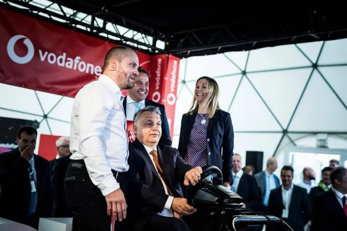 Orbán bejelentkezett a Vodafone-ra – Fotó: Orbán Viktor Facebook-oldala