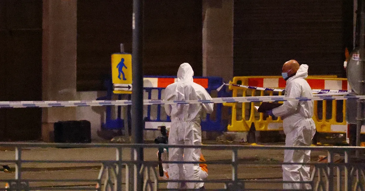 Preparativos terroristas en Bruselas Tras el asesinato de dos aficionados, se suspendió el partido belga-sueco de la fase de clasificación para la Copa de Europa de Naciones