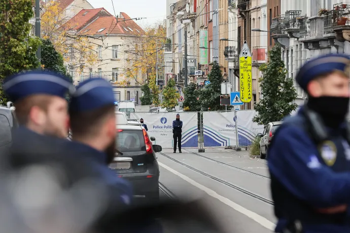 Rendőrség a Schaerbeek környékén, ahol a feltételezett támadót megtalálták -Fotó: James Arthur Gekiere / AFP